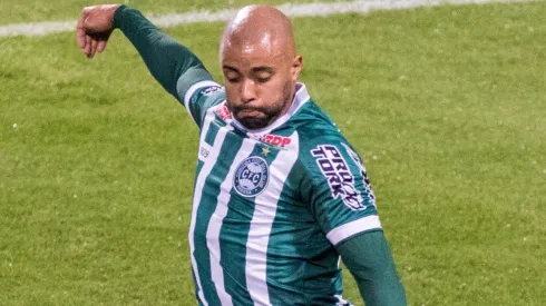 Foto: (Robson Mafra/AGIF) – Ex-Coritiba, Romário vai defender a camisa do Operário Ferroviário em 2022