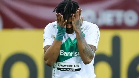 Matheus Jesus também atuou pelo Juventude (Foto: Pedro H. Tesch/AGIF)