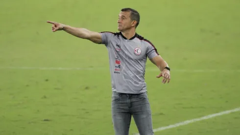 Foto: Guilherme Drovas/AGIF – Ranielle Ribeiro técnico do Campinense