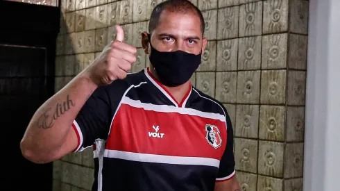 Paulo Paiva/AGIF - Walter, atacante do Santa Cruz