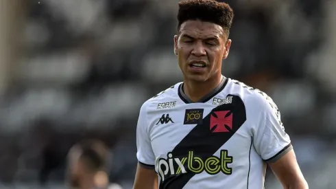 Foto: Thiago Ribeiro/AGIF – Marquinhos Gabriel deixou Vasco e agora Régis é a bola da vez na Colina