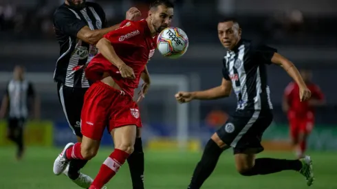 Foto: Alisson Frazao/AGIF – CRB repatriou o meia Rafael Longuine para aa temporada 2022