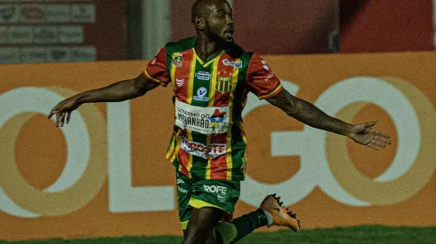 Foto: (Heber Gomes/AGIF) – Jean Silva, ex-Sampaio Corrêa, é o mais novo reforço do Vila Nova para 2022