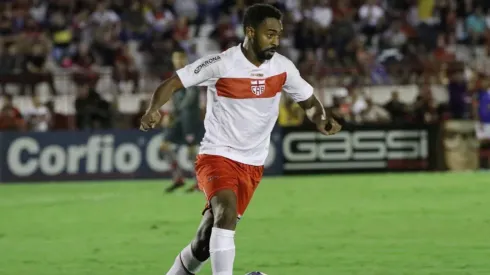 Foto: Heber Gomes/AGIF - Wellington Carvalho em ação pelo CRB