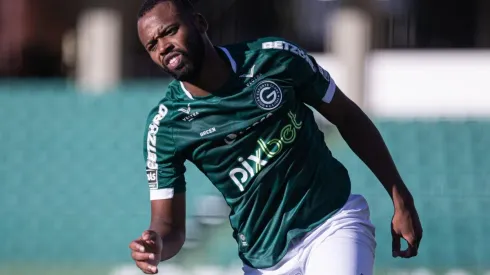 Foto: (Heber Gomes/AGIF) – Reynaldo foi um dos destaques do Goiás em 2021, mas está procurando oportunidades no exterior