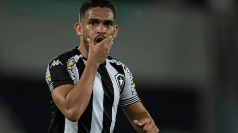 Foto: (Jorge Rodrigues/AGIF) – Marco Antônio não tem o futuro garantido no Botafogo
