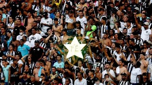 Foto: (Flickr Oficial Botafogo/Vitor Silva/Botafogo) - A torcida do Botafogo aguarda ansiosamente o anúncio de um grande investidor