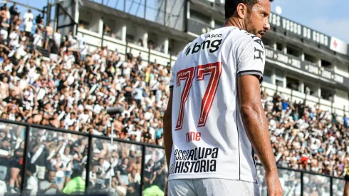 Nenê atuando em São Januário com torcida do Vasco (Foto: Thiago Ribeiro/AGIF)