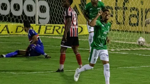 Foto: Rebeca Reis/AGIF - Pablo comemora gol durante partida contra o Botafogo-SP pelo campeonato Brasileiro B 2020.