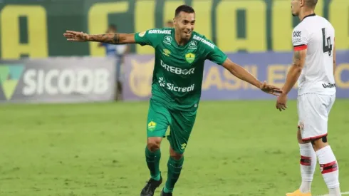 Élton anotou 15 gols na temporada 2021 com a camisa do Cuiabá (Foto: AssCom Dourado)
