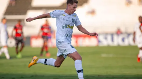 Foto: Diogo Reis/AGIF - Richard acertou com o CRB em definitivo por duas temporadas