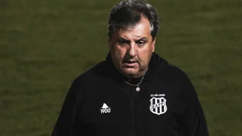 Gilson Kleina, técnico da Ponte Preta (Foto: Ettore Chiereguini/AGIF)