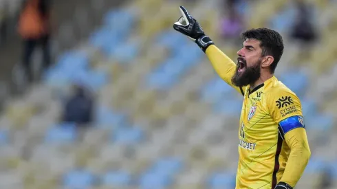 Fernando Miguel atuou pelo Atlético-GO (Foto: Thiago Ribeiro/AGIF)