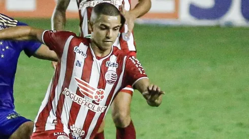 Foto: Paulo Paiva/AGIF | Djavan segue no Náutico até o fim da Série B de 2022