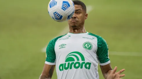 Derlan, zagueiro do Guarani