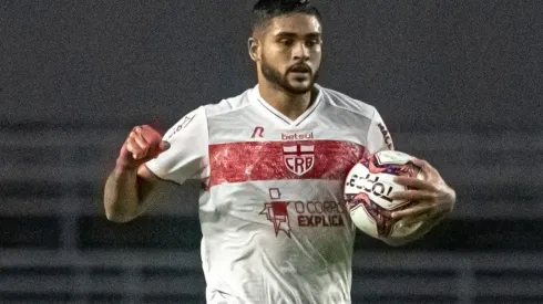 Foto: (Celio Junior/AGIF) – Após passagem apagada, Júnior Brandão está de saída do CRB