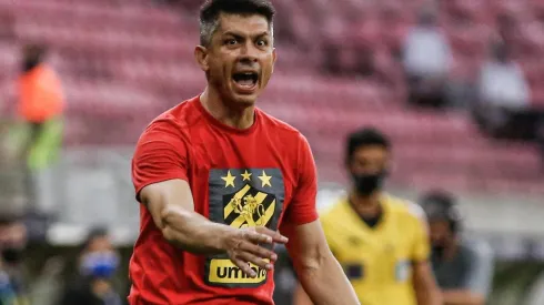 Foto: (Paulo Paiva/AGIF) - Mesmo de férias, Gustavo Florentín tem ajudado o Sport