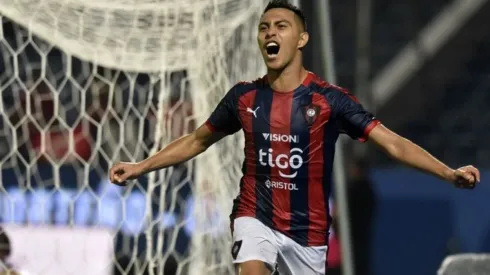 Foto: Twitter @1870Digital - Torcida do Grêmio sugere troca entre Churín e Cardozo Lucena com Cerro Porteño