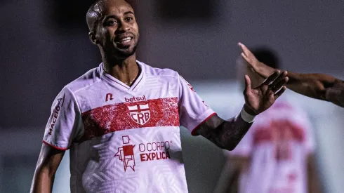 Wesley jogou pelo CRB em 2021 (Foto: Heber Gomes/AGIF)