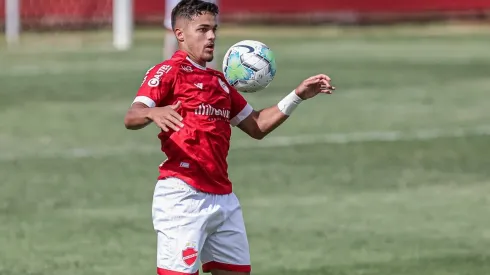 Heber Gomes/AGIF - João Pedro, meia do Vila Nova