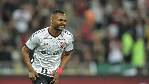 Foto: Thiago Ribeiro/AGIF | Nikão puxa a fila de pacotão com até 7 reforços que podem desembarcar no Inter