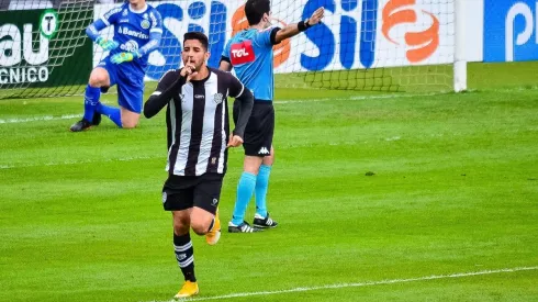 R.Pierre/AGIF/ Alvo de clubes do exterior, Bruno Paraíba tem permanência no Figueirense incerta para a próxima temporada