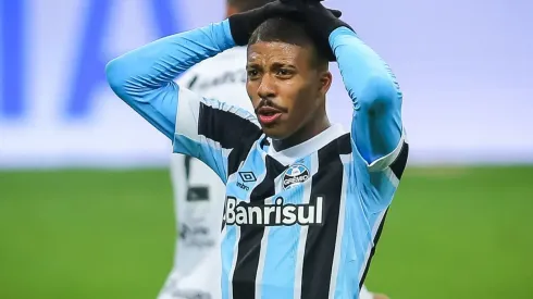 Foto: Pedro H. Tesch/AGIF - Saídas do Grêmio fazem R$ 3 milhões virarem assunto