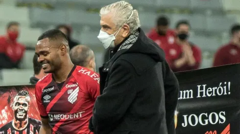 Foto: Robson Mafra/AGIF - Petraglia define nome para substituir Nikão