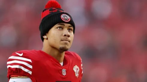 Trey Lance deverá ser o titular dos 49ers no jogo de hoje a tarde, contra os Texans (Getty Images)