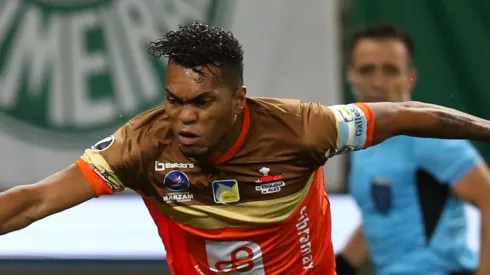 Foto: (Alexandre Schneider/Getty Images) - O zagueiro Luis Cangá não poderá se apresentar ao Vasco nesta segunda (3)