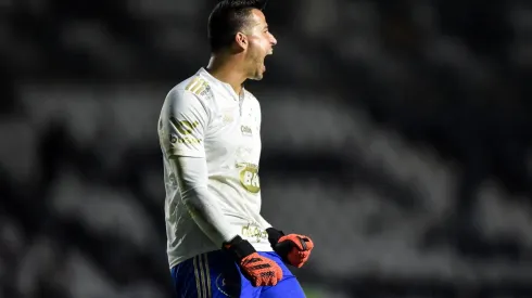 Foto: Thiago Ribeiro/AGIF - Fábio e Cruzeiro ainda não se acertaram sobre permanência