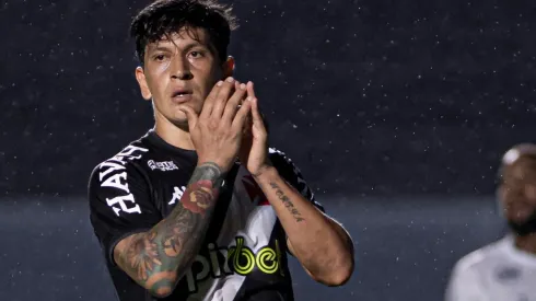 Foto: Jorge Rodrigues/AGIF - Germán Cano provocou ruído nas redes sociais nesta 4ª com foto ao lado de preparador com camisa do Vasco