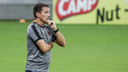 Foto: Paulo Paiva/AGIF - Gerson Gusmão, treinador do Botafogo-PB