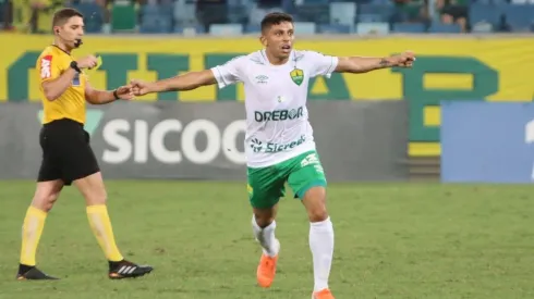 Felipe Marques renovou seu contrato com o Cuiabá para 2022 (Foto: AssCom Dourado)