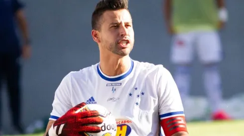 Foto: Fernando Moreno/AGIF - Fábio puxa fila e mais um jogador está de saída do Cruzeiro