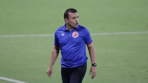 Foto: Guilherme Drovas/AGIF – Renatinho Potiguar, treinador do América-RN