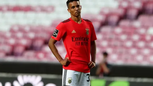 Pedrinho não teve boa passagem pelo Benfica; meia foi vendido pelo Corinthians ao clube português em março de 2020