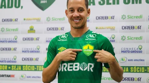 Cuiabá apresenta meia Rodriguinho, ex-Corinthians e Bahia (Foto: AssCom Dourado)