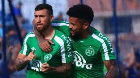 Foto: Márcio Cunha / Chapecoense - Moccelin (à esq.) foi destaque da Chape no acesso à elite do BR em 2020