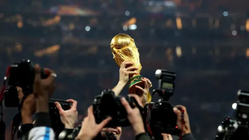 Clive Rose/Getty Images - Quem ficará com a tão sonhada Copa do Mundo?