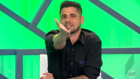 Foto: Reprodução Arena SBT/YouTube | Cicinho detona contratação do Internacional