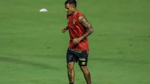 Marquinhos teve destaque com a camisa do Sport (Foto: Paulo Paiva/AGIF)