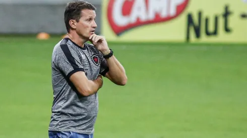 Foto: Paulo Paiva/AGIF - Gerson Gusmão, treinador do Botafogo-PB