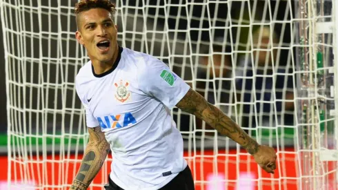 Foto: Mike Hewitt - FIFA/FIFA via Getty Images - Guerrero trocou a Bundesliga para ser campeão mundial pelo Corinthians. Será que Alario fará o mesmo pelo Palmeiras?