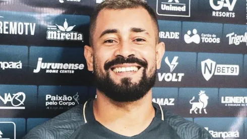 Foto: (Twitter Oficial Remo/@ClubeDoRemo/Samara Miranda/Remo/Divulgação) - O zagueiro Daniel Felipe foi apresentado pelo Remo nesta quarta (12)