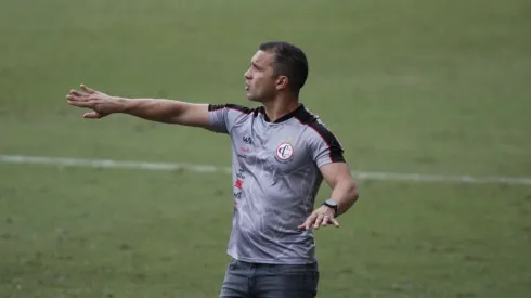 Foto: Guilherme Drovas/AGIF - Ranielle Ribeiro, treinador do Campinense