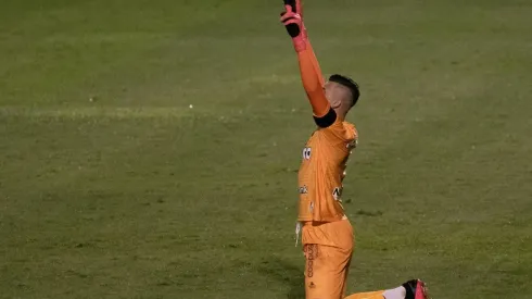 Ivan teve os exames adiados no Corinthians (Foto: Rebeca Reis/AGIF)