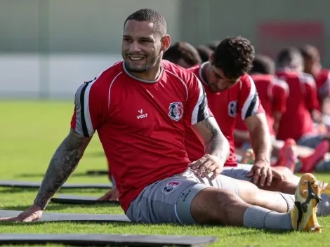 Na disputa por espaço no ataque do Santa Cruz, Rafael Furtado confessa admiração por colega de elenco