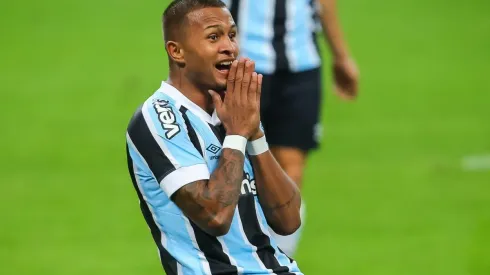 Foto: Pedro H. Tesch/AGIF – Léo Pereira não faz parte dos planos do Grêmio e deixou o Tricolor