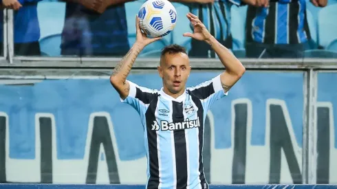 Rafinha puxa a fila de jogadores que deixaram o Grêmio ao fim da temporada 2021